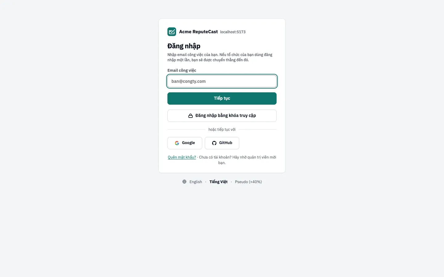 Trang đăng nhập ReputeCast hỏi email công việc trước, bên dưới là tùy chọn đăng nhập bằng khóa truy cập.